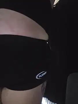 Snapshot of honeeyyy_pot chatting on 1, 12, 2025 honeeyyy pot online show from 1, 12, 2025