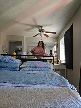 Snapshot of honeeyyy_pot chatting on 20, 12, 2025 honeeyyy pot online show from 20, 12, 2025