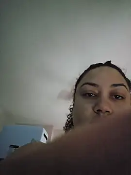 Snapshot of honeeyyy_pot chatting on 5, 1, 2026 honeeyyy pot online show from 5, 1, 2026