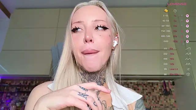 Snapshot of 2badforyou chatting on 30, 11, 2025 2badforyou online show from 30, 11, 2025