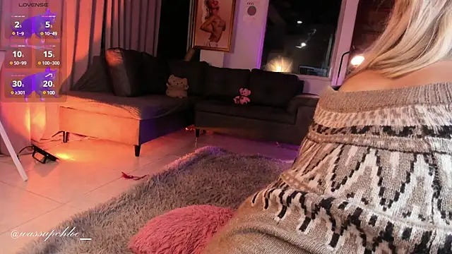 misschloe   online show from 4, 3, 2025