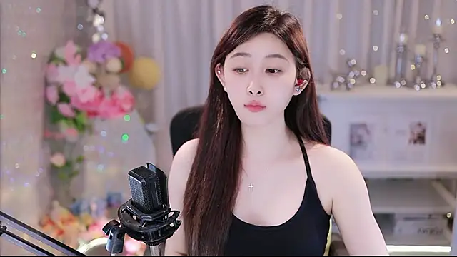 Snapshot of SleepArtist chatting on 23, 10, 2025 SleepArtist online show from 23, 10, 2025