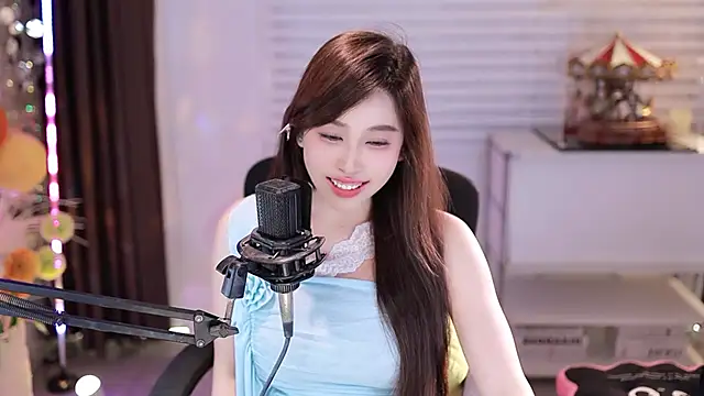 Snapshot of SleepArtist chatting on 7, 11, 2025 SleepArtist online show from 7, 11, 2025