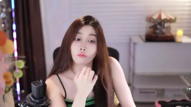 Snapshot of SleepArtist chatting on 16, 11, 2025 SleepArtist online show from 16, 11, 2025