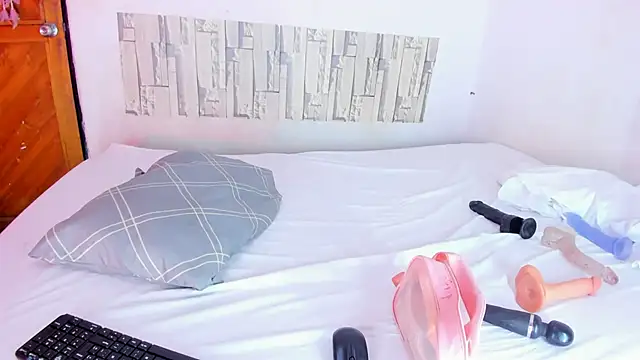 Emily Coper18 online show from 22, 3, 2025