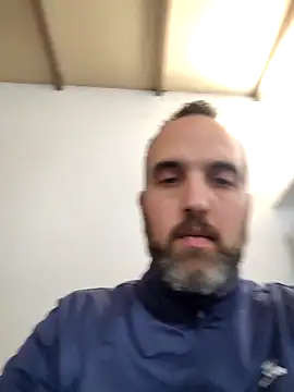 Snapshot of leon3875 chatting on 18, 12, 2025 leon3875 online show from 18, 12, 2025