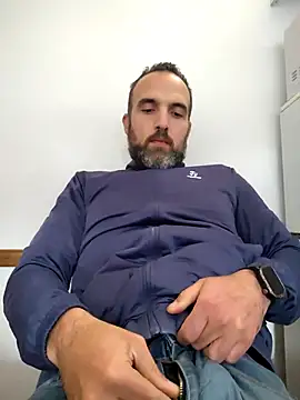 Snapshot of leon3875 chatting on 19, 12, 2025 leon3875 online show from 19, 12, 2025