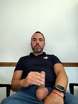 Snapshot of leon3875 chatting on 2, 2, 2026 leon3875 online show from 2, 2, 2026