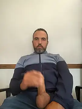 Snapshot of leon3875 chatting on 4, 2, 2026 leon3875 online show from 4, 2, 2026