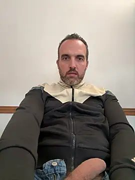 Snapshot of leon3875 chatting on 19, 2, 2026 leon3875 online show from 19, 2, 2026