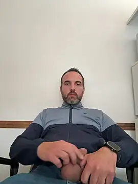 Snapshot of leon3875 chatting on 3, 3, 2026 leon3875 online show from 3, 3, 2026