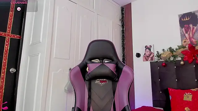 Reina Love2 online show from 26, 11, 2025