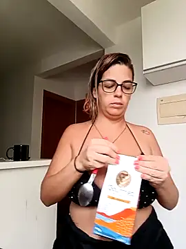 Snapshot of Escarlate4you_ chatting on 4, 12, 2024 Escarlate4you online show from 4, 12, 2024