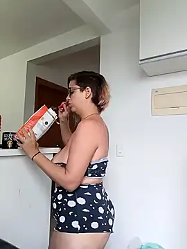 Snapshot of Escarlate4you_ chatting on 5, 12, 2024 Escarlate4you online show from 5, 12, 2024