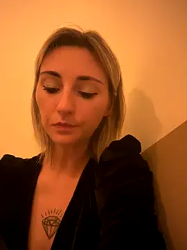 sexy blondie92 online show from 25, 10, 2025