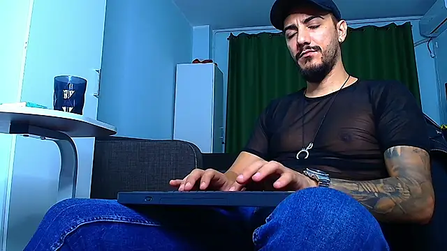 Snapshot of AndrewBanner chatting on 21, 9, 2025 AndrewBanner online show from 21, 9, 2025