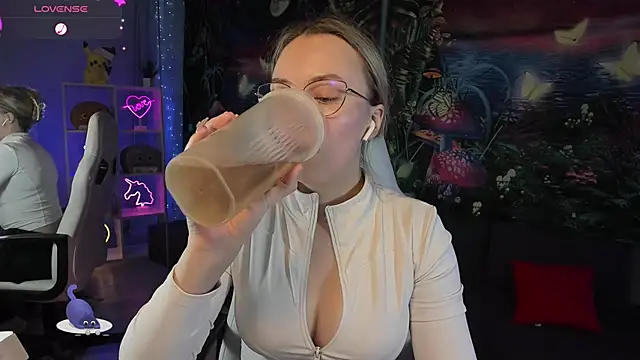 TiffanyBatson online show from 5, 1, 2025