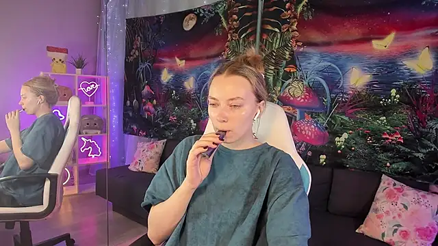 TiffanyBatson online show from 6, 2, 2025