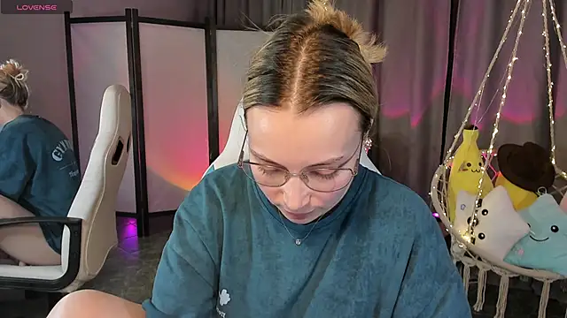 TiffanyBatson online show from 13, 2, 2025