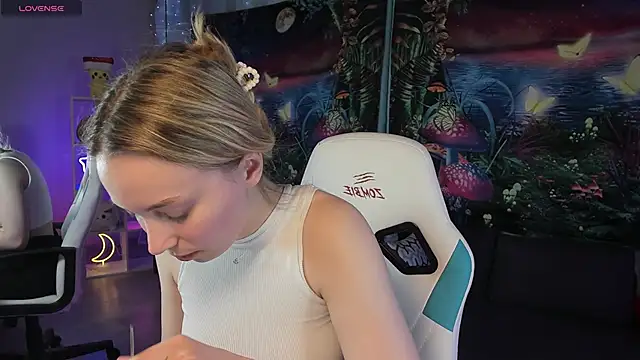 TiffanyBatson online show from 17, 2, 2025