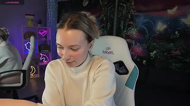 TiffanyBatson online show from 19, 2, 2025