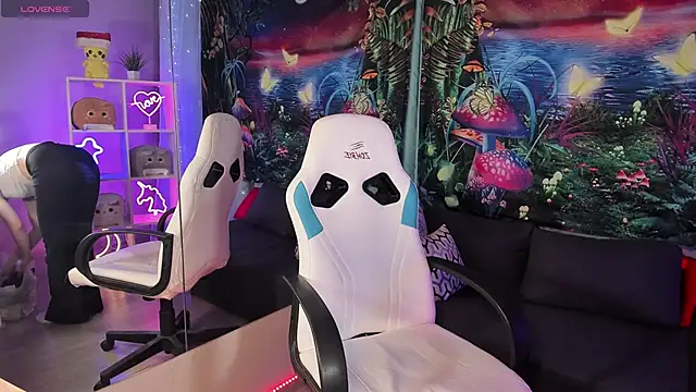 TiffanyBatson online show from 23, 2, 2025