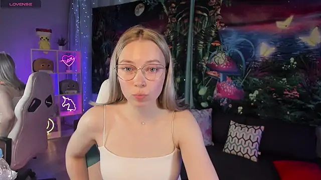 TiffanyBatson online show from 4, 3, 2025