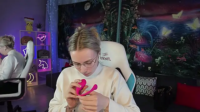 TiffanyBatson online show from 18, 3, 2025