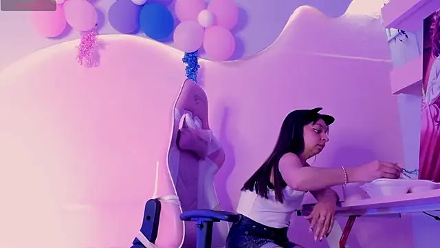 Snapshot of CharlotteMuller chatting on 17, 3, 2026 CharlotteMuller online show from 17, 3, 2026