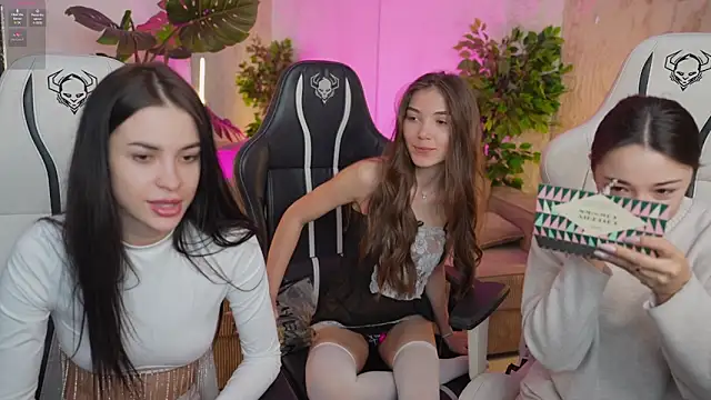 Snapshot of Tina_Breeze chatting on 8, 2, 2025 Tina Breeze online show from 8, 2, 2025