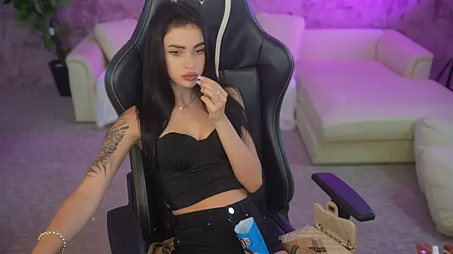 Snapshot of Tina_Breeze chatting on 21, 9, 2025 Tina Breeze online show from 21, 9, 2025