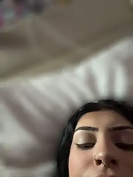 ThickerThanYoBitch online show from 26, 4, 2026