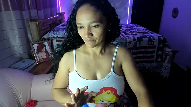 Snapshot of rayza_mature_154 chatting on 2, 3, 2025 rayza mature 154 online show from 2, 3, 2025