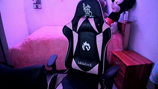 rayza mature 154 online show from 12, 4, 2026