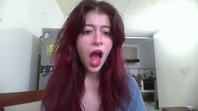 Snapshot of SuzzyyM chatting on 13, 2, 2025 SuzzyyM online show from 13, 2, 2025