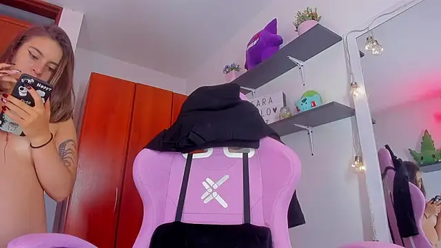 saralolo420 online show from 4, 2, 2025