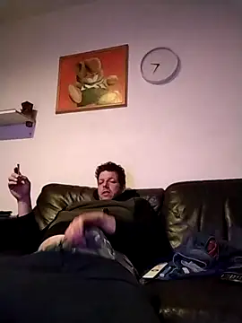 Snapshot of Knuffelstaaf123 chatting on 12, 11, 2025 Knuffelstaaf123 online show from 12, 11, 2025