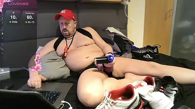 Snapshot of Poppersbate chatting on 12, 2, 2025 Poppersbate online show from 12, 2, 2025