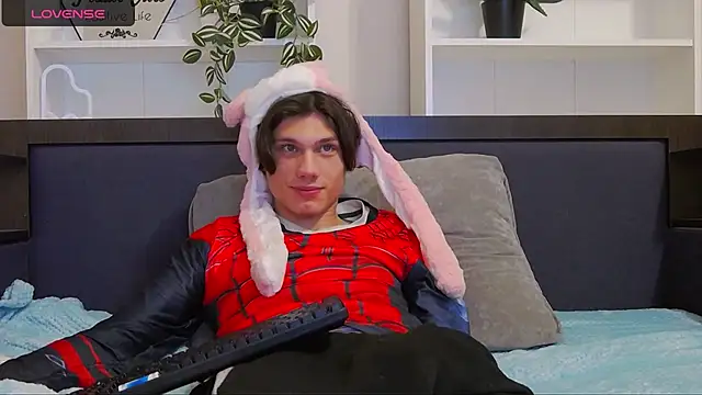 Snapshot of CalvinCay chatting on 5, 12, 2024 CalvinCay online show from 5, 12, 2024