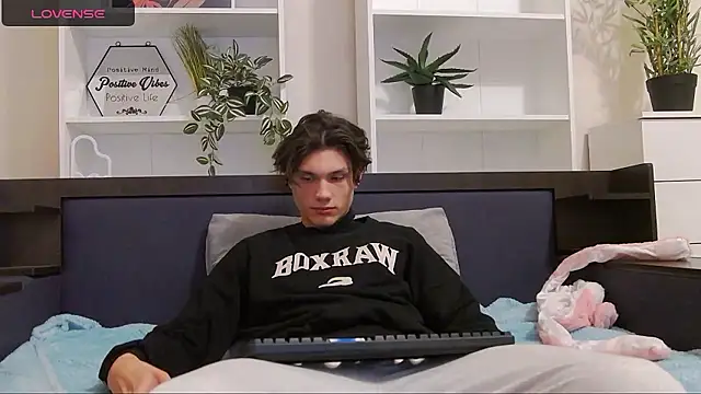 Snapshot of CalvinCay chatting on 6, 12, 2024 CalvinCay online show from 6, 12, 2024