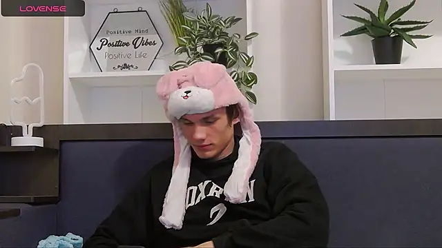 Snapshot of CalvinCay chatting on 9, 12, 2024 CalvinCay online show from 9, 12, 2024