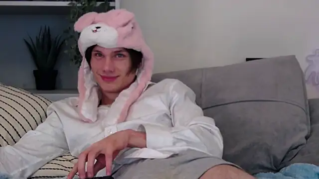 Snapshot of CalvinCay chatting on 10, 12, 2024 CalvinCay online show from 10, 12, 2024