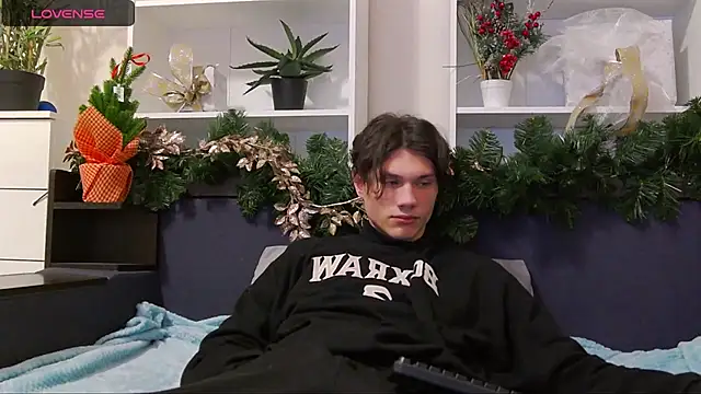 Snapshot of CalvinCay chatting on 15, 12, 2024 CalvinCay online show from 15, 12, 2024