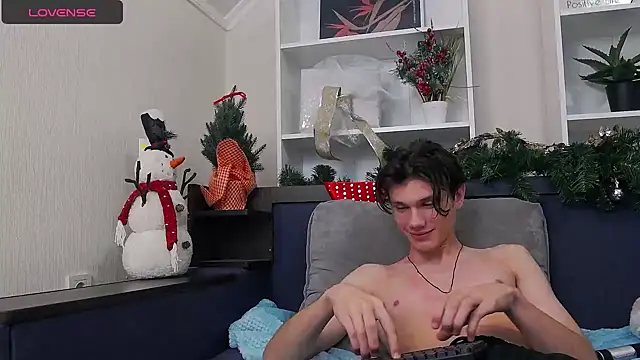 Snapshot of CalvinCay chatting on 20, 12, 2024 CalvinCay online show from 20, 12, 2024