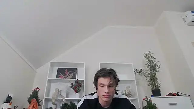 Snapshot of CalvinCay chatting on 31, 12, 2024 CalvinCay online show from 31, 12, 2024