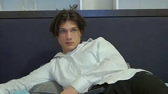 Snapshot of CalvinCay chatting on 6, 1, 2025 CalvinCay online show from 6, 1, 2025