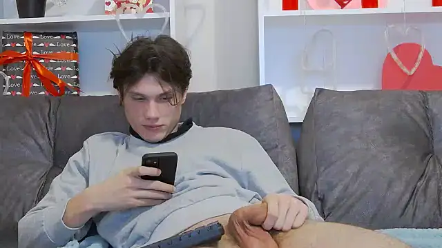 Snapshot of CalvinCay chatting on 4, 2, 2025 CalvinCay online show from 4, 2, 2025