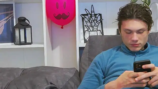 Snapshot of CalvinCay chatting on 24, 2, 2025 CalvinCay online show from 24, 2, 2025