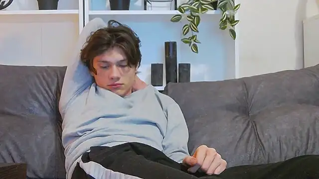 Snapshot of CalvinCay chatting on 8, 3, 2025 CalvinCay online show from 8, 3, 2025