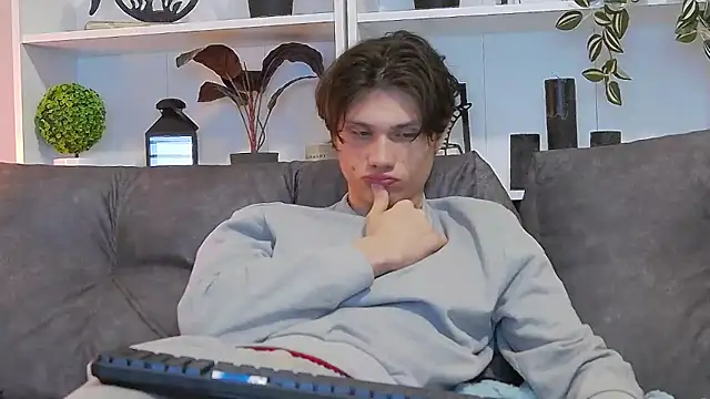 Snapshot of CalvinCay chatting on 12, 3, 2025 CalvinCay online show from 12, 3, 2025